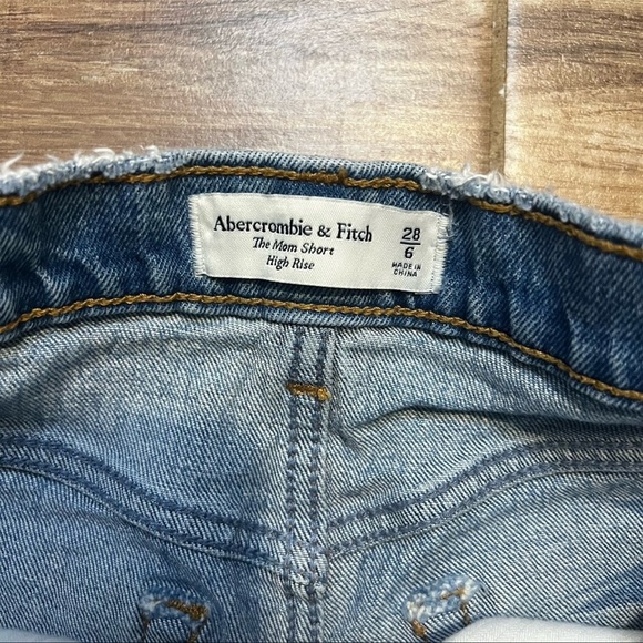 Abercrombie & Fitch Shorts
The Mom Shorts - Picture 3 of 3